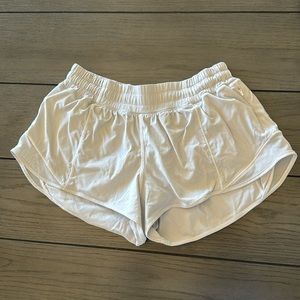 Lululemon white low-rise 2.5 inch hotty hot short